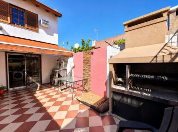 Departamento · 98m² · 4 Ambientes · 1 Cochera · Triplex 4 Amb. C/cochera y Patio - Ramos Mejía