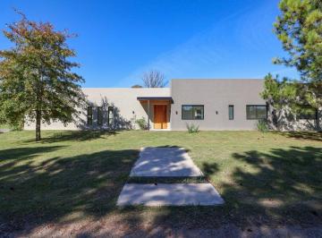 Casa · 165m² · 4 Ambientes · Casa en Venta 4 Amb Financiacion - La Elina Lujan