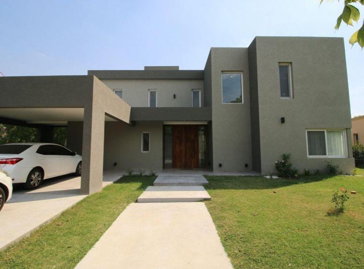 Casa · 224m² · 5 Ambientes · 2 Cocheras