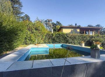 Casa · 113m² · 3 Ambientes · 1 Cochera · Venta Casa 3 Amb C/ Piscina Parque S de Los Padres
