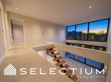 Casa · 1300m² · 8 Ambientes · 2 Cocheras · Casa de Categoría en El Terrón | Lote Central, Master Suite, Cava Privada y Terminaciones Premium