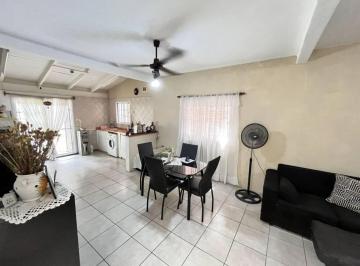 Casa · 83m² · 3 Ambientes · 2 Cocheras · Venta Casa 3 Ambientes Gral San Martin - Lote Propio