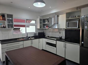 Casa · 190m² · 6 Ambientes · 1 Cochera · Venta 2 Casas en Blok en La Lucila, Lote Propio