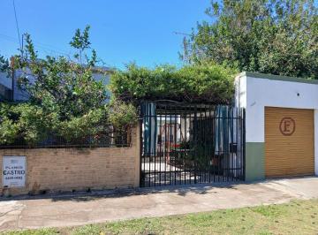 Casa · 99m² · 3 Ambientes · 1 Cochera · Venta Casa 3 Ambientes Gonzalez Catan