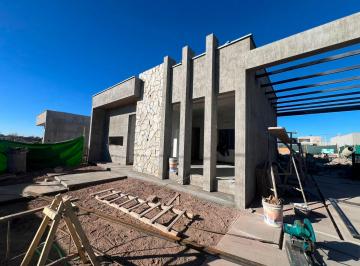 Casa · 150m² · 4 Ambientes · 2 Cocheras · Venta Casa Bº Privado La Quebrada - Lujan de Cuyo