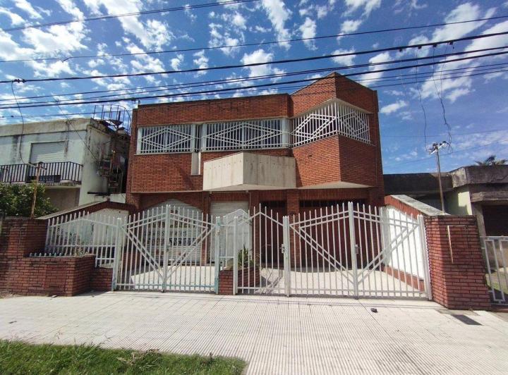 Casa · 435m² · 4 Ambientes · 4 Cocheras