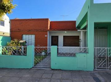 Casa · 70m² · 3 Ambientes · 1 Cochera · Venta Casa en Isidro Casanova