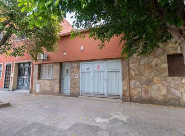 Casa · 92m² · 4 Ambientes · 1 Cochera · Casa Al Frente B° Candioti Sur, a Refaccionar.