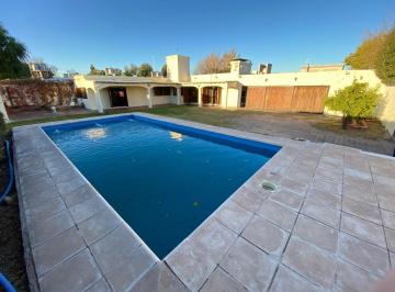 Casa · 220m² · 5 Ambientes · 3 Cocheras · Casa en Vistalba