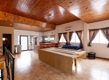 Casa · 240m² · 4 Ambientes · 3 Cocheras · Casa en Venta 2 Dorm. con Cochera y Galpon