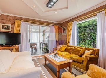 Casa · 332m² · 6 Ambientes · Casa en Venta en Abril Club de Campo
