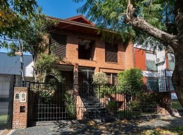 Casa · 307m² · 6 Ambientes · 1 Cochera · Casa en Venta Bernal Apto Credito