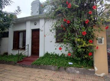 Casa · 43m² · 3 Ambientes · Venta Casa 3 Ambientes con Jardín en Bernal