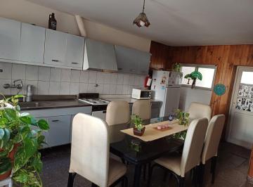 Casa · 262m² · 3 Dormitorios · 1 Cochera · Casa en Villa Hipodromo
