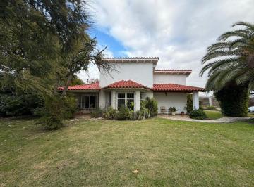 Casa · 155m² · 4 Ambientes · 1 Cochera · Venta Casa 4 Ambientes con Parque en Bosques