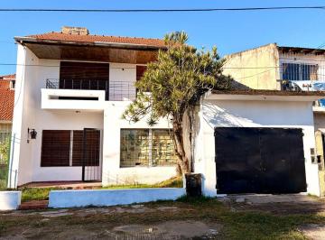 Casa · 121m² · 3 Ambientes · 1 Cochera · Venta Casa 3 Ambientes, Quilmes Oeste.