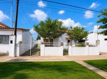 Casa · 69m² · 3 Ambientes · 1 Cochera · Venta Casa Dos Dorm., Patio. Arroyo Seco