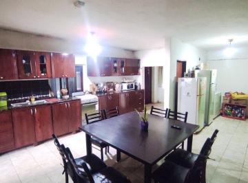 Casa · 120m² · 5 Ambientes · 4 Cocheras · Venta de Casa 3 Dormitorio Mas 2 Dptos de un Dorm