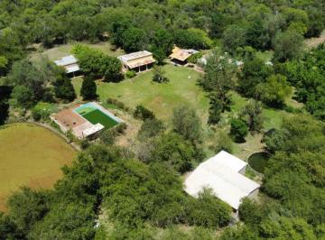Quinta vacacional · 576m² · 6 Dormitorios · 3 Cocheras · Venta Campo y Casas 87,5 Ha La Poblacion Escritura