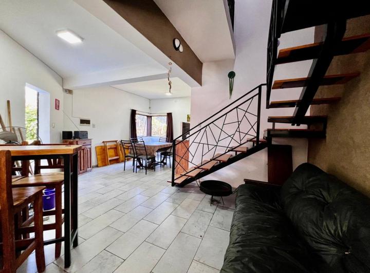 Casa · 246m² · 8 Ambientes · 2 Cocheras
