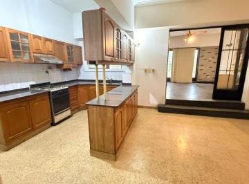 Casa · 540m² · 4 Ambientes · 1 Cochera · Casa de 4 Ambientes con Galpon en Villa Urquiza