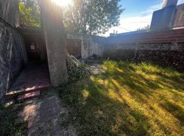 Casa · 85m² · 4 Ambientes · 6 Cocheras · Venta Casa Lote Propio de 520 m² a Reciclar Sarandí