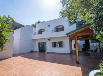 Casa · 122m² · 3 Ambientes · 1 Cochera · Venta Casa con Quincho y Cochera Aldo Bonzi