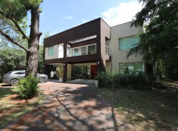 Casa · 230m² · 5 Ambientes · 1 Cochera · Casa Country Los Cardales 5 Ambientes