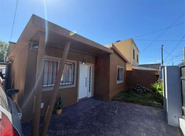 Casa · 158m² · 5 Ambientes · 3 Cocheras · Venta Casa Jardín, Parrilla y Cochera Benavidez