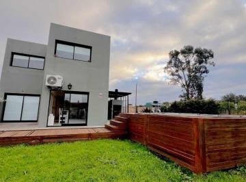 Casa · 145m² · 5 Ambientes · Venta Casa 5 Ambientes + Monoamb. Los Acantilados