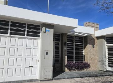 Casa · 178m² · 6 Ambientes · 1 Cochera · Venta/casa/3 Dorm./bª 9 de Julio