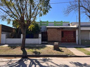 Casa · 110m² · 4 Ambientes · 1 Cochera · Venta/casa/ceres/a Refaccionar/oportunidad