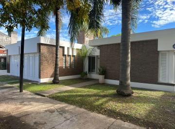 Casa · 200m² · 4 Ambientes · 1 Cochera · Venta/casa de Categoria/sunchales/3 Dorm.