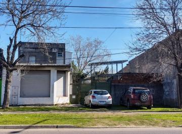 Casa · 97m² · 3 Ambientes · 2 Cocheras · Venta Lote (15x45) con Local y Casa San Carlos