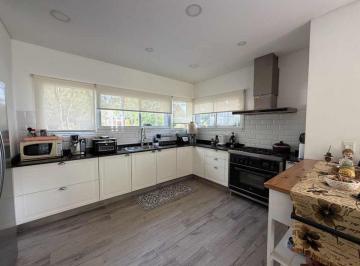 Casa · 130m² · 4 Ambientes · 1 Cochera · Casa en Barrio Cerrado Miralagos - Venta