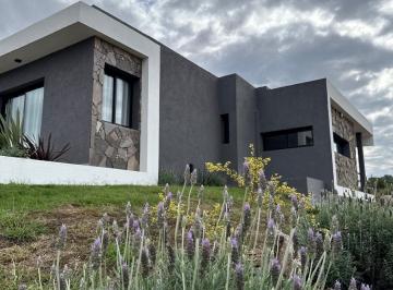 Casa · 235m² · 4 Ambientes · Venta Casa 3 Dorm. en Buen Aire Ascochinga