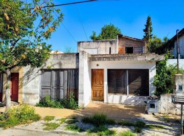 Casa · 106m² · 6 Ambientes · 1 Cochera · Casa Venta Merlo a Refaccionar Apta Credito