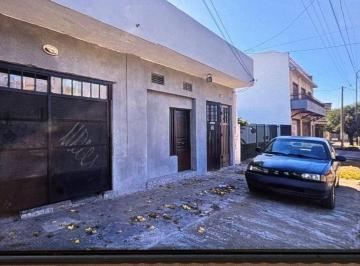 Casa · 200m² · 5 Ambientes · 1 Cochera · Venta Dos Casas con Local Sobre Av