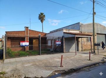Casa · 126m² · 3 Ambientes · 1 Cochera · Venta Casa Quincho Local Sobre Av