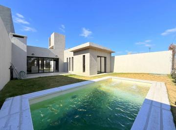 Casa · 110m² · 4 Ambientes · 2 Cocheras · Venta Casa Dos Dorm. C/ Pileta Docta Córdoba