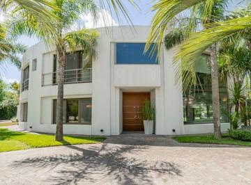 Casa · 339m² · 6 Ambientes · 4 Cocheras · Casa en Venta 6 Ambientes en Barrio Septiembre