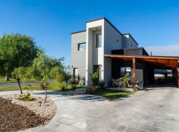 Casa · 175m² · 4 Ambientes · 2 Cocheras · Venta Casa 4 Ambientes San Ramon - Pilar del Este