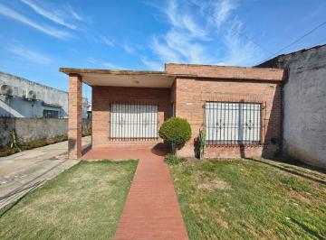 Casa · 104m² · 3 Ambientes · 1 Cochera · Venta Casa 3 Ambientes Lote Propio Patio Cochera!