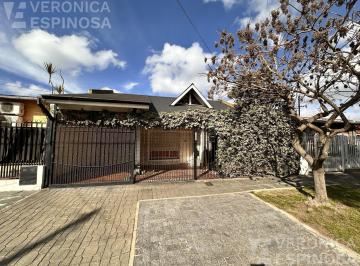 Casa · 120m² · 3 Ambientes · 2 Cocheras · Casa Tres Ambientes con Cochera en Venta, Apta Credito, Moron