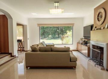 Casa · 242m² · 5 Ambientes · 2 Cocheras · Venta Casa 5 Ambientes Club El Carmen