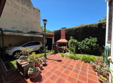 Casa · 109m² · 3 Ambientes · 1 Cochera · Venta Casa 3 Ambientes C Jardin y Cochera Quilmes