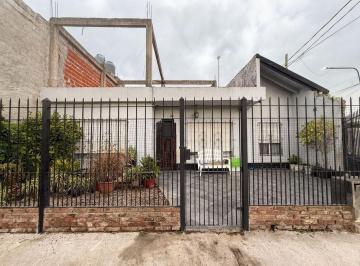 Casa · 170m² · 4 Ambientes · 1 Cochera · Venta Casa en Solano Apta Credito