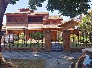 Casa · 590m² · 7 Ambientes · 2 Cocheras · Casa 7 Amb en Venta Monte Grande Ideal Inversor