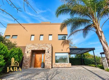 Casa · 191m² · 6 Ambientes · 2 Cocheras · Casa 6 Ambientes en Dos Plantas en Hudson Chico