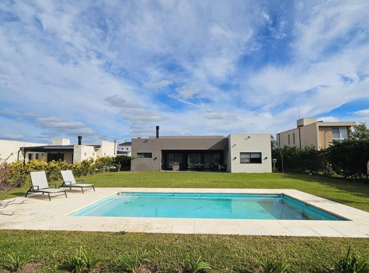 Casa · 170m² · 5 Ambientes